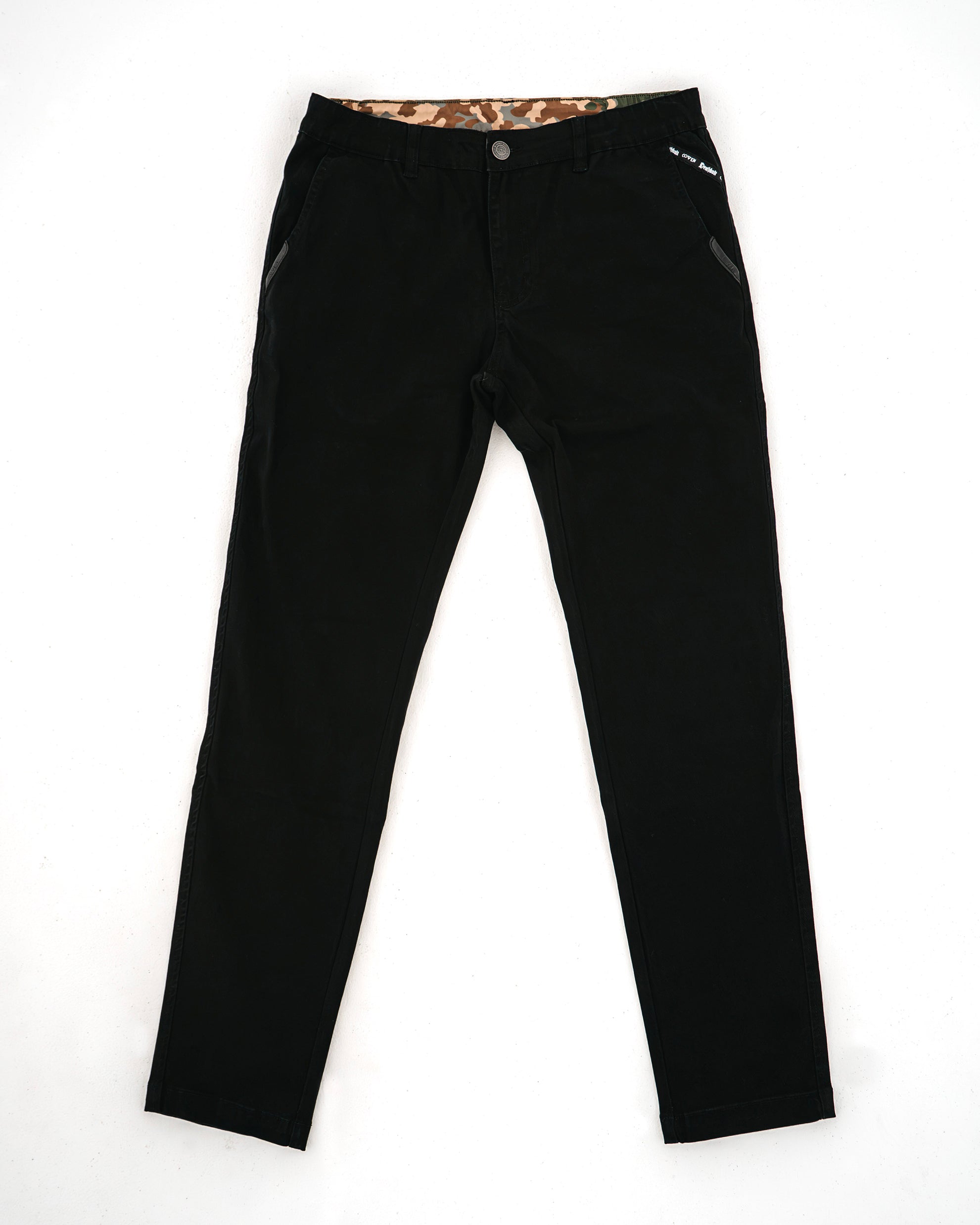 Dead Drop Chino Aeon Coven Camo in Schwarz, komplette Hose flach von vorn