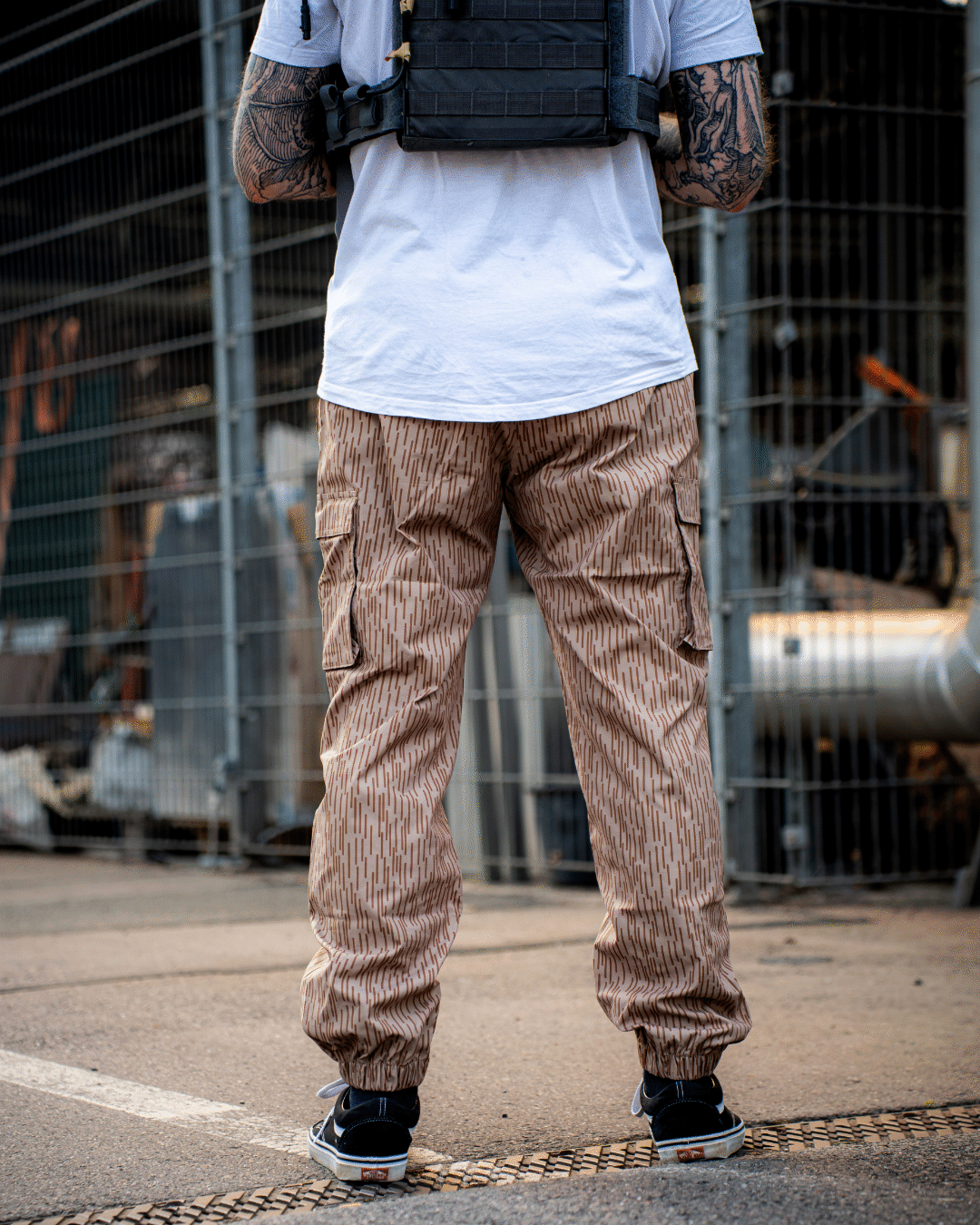 Combat Joggers - EinStrichkeinStrich / Raindrop