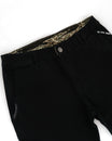 Dead Drop Chino Aeon Tigerstripe in Schwarz, Hüftpartie mit Tigerstripe-Bund und Reißverschlusstasche