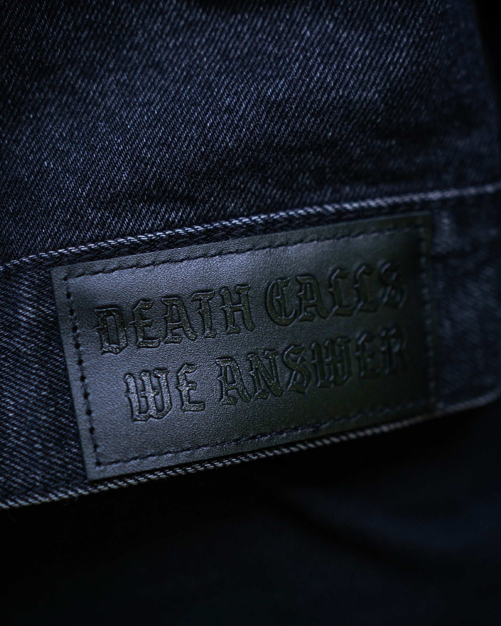 Lederpatch 'Death Calls – We Answer' der COVEN Trucker Jacket 'Kunduz Drift'