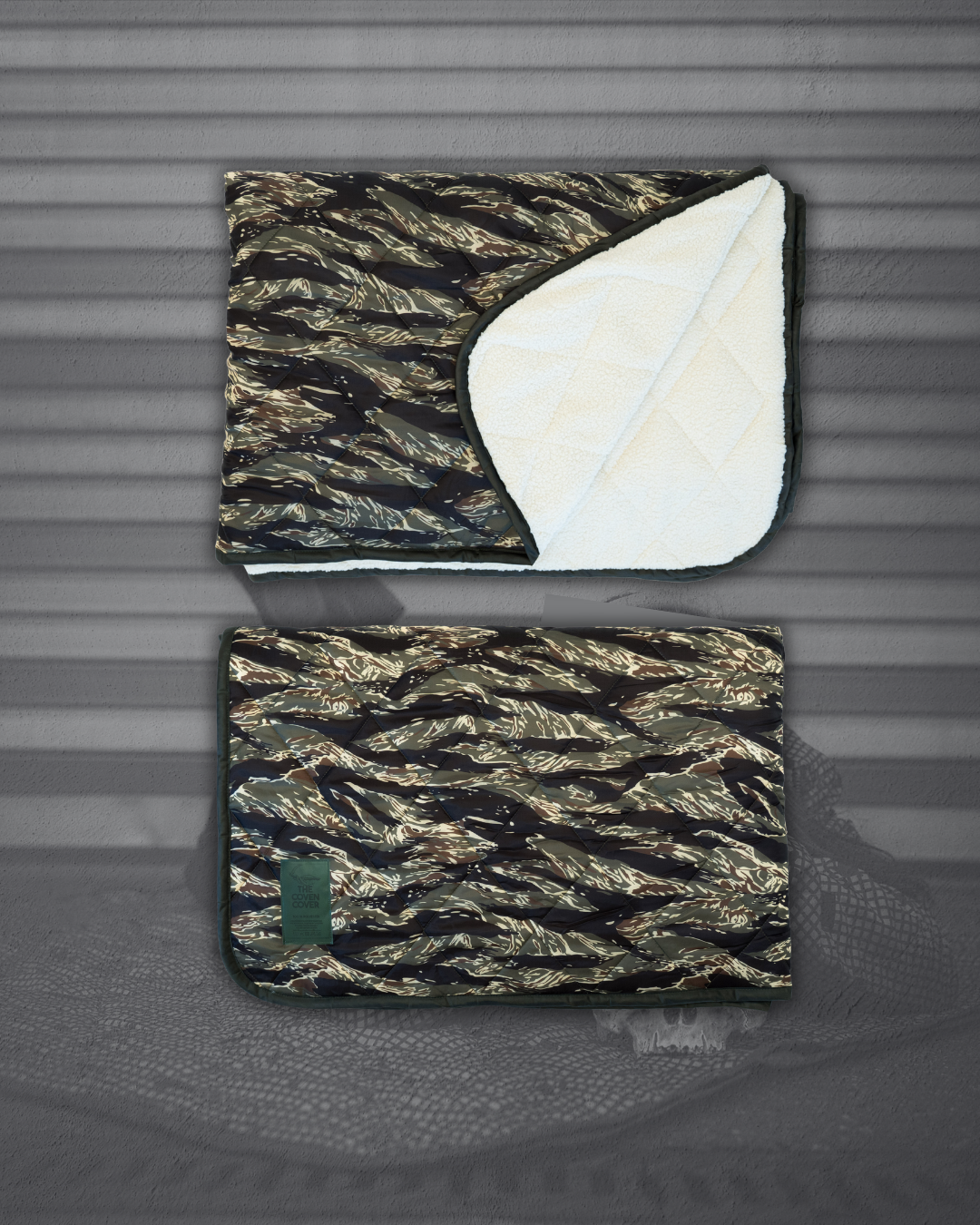 The Coven Cover - Tigerstripe classic - Sherpa Decke