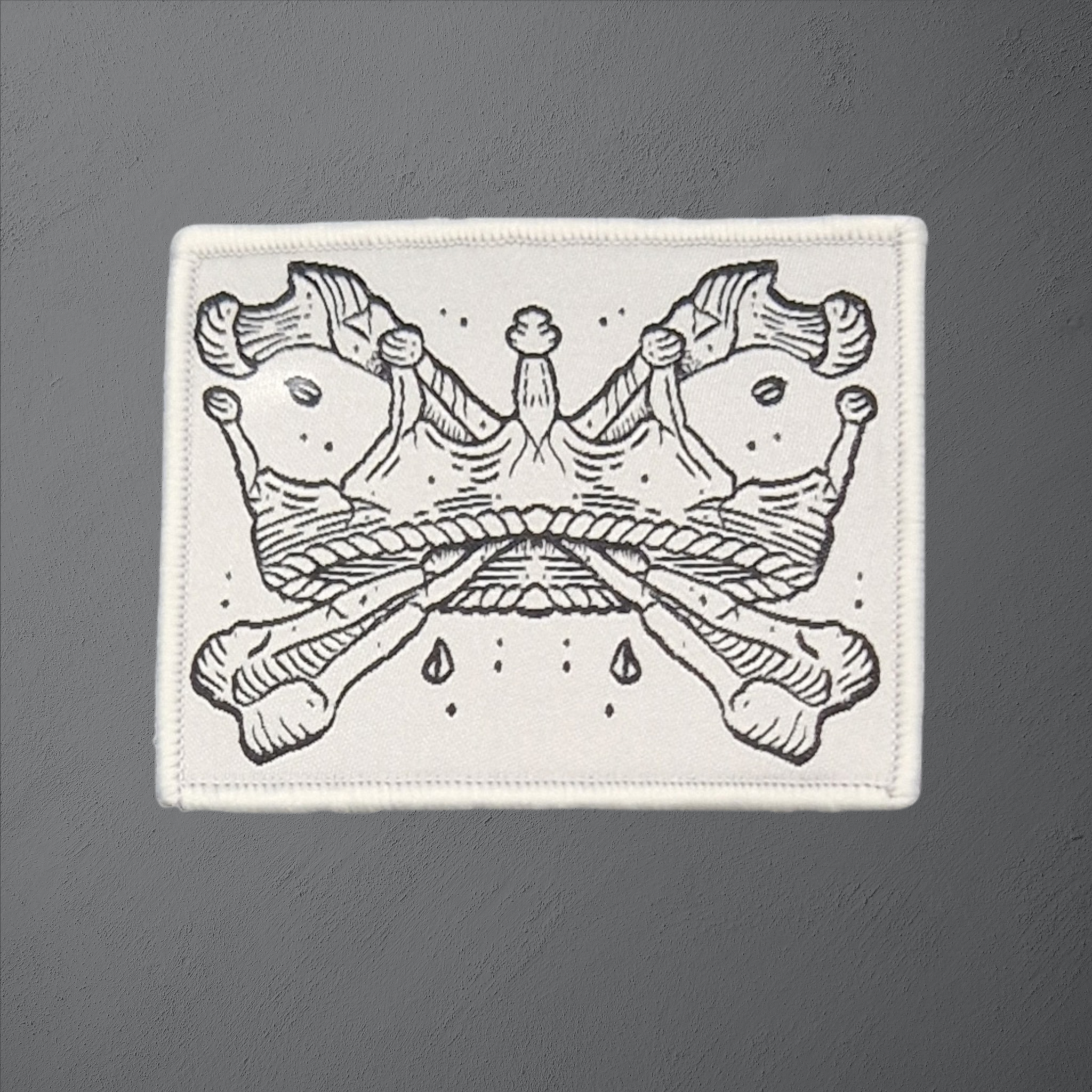 Crowns & Bones - grey - Patch