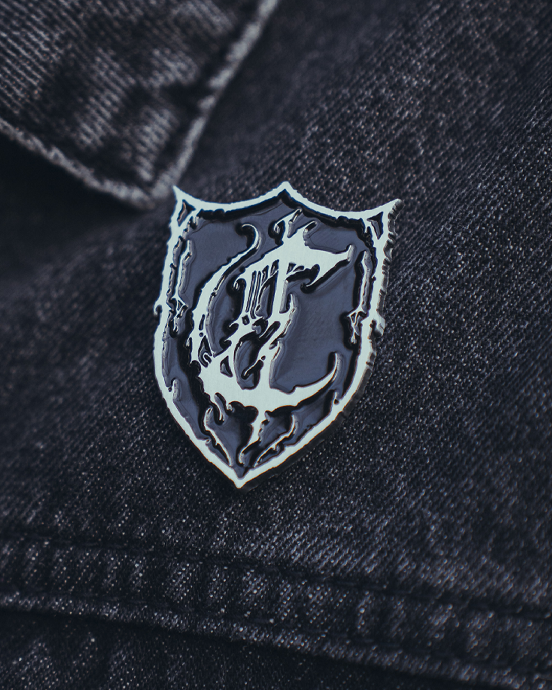 Crest - Obsidian Mark - Pin