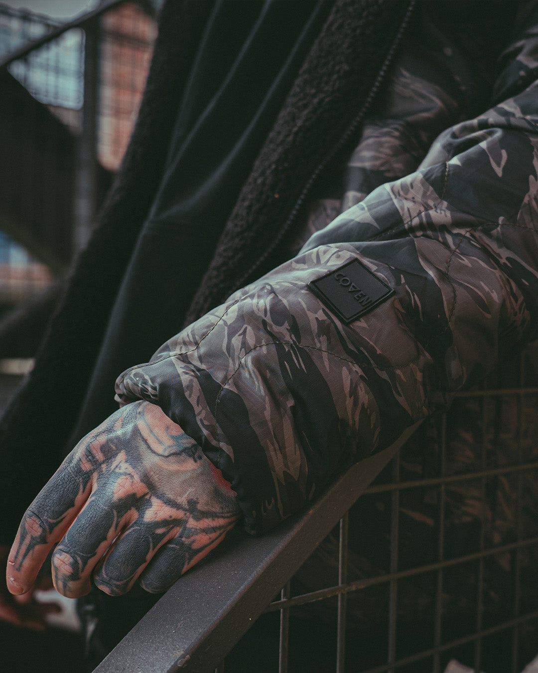 The Sherpie - Woobie / Sherpa Hybrid Jacket - tigerstripe black / black