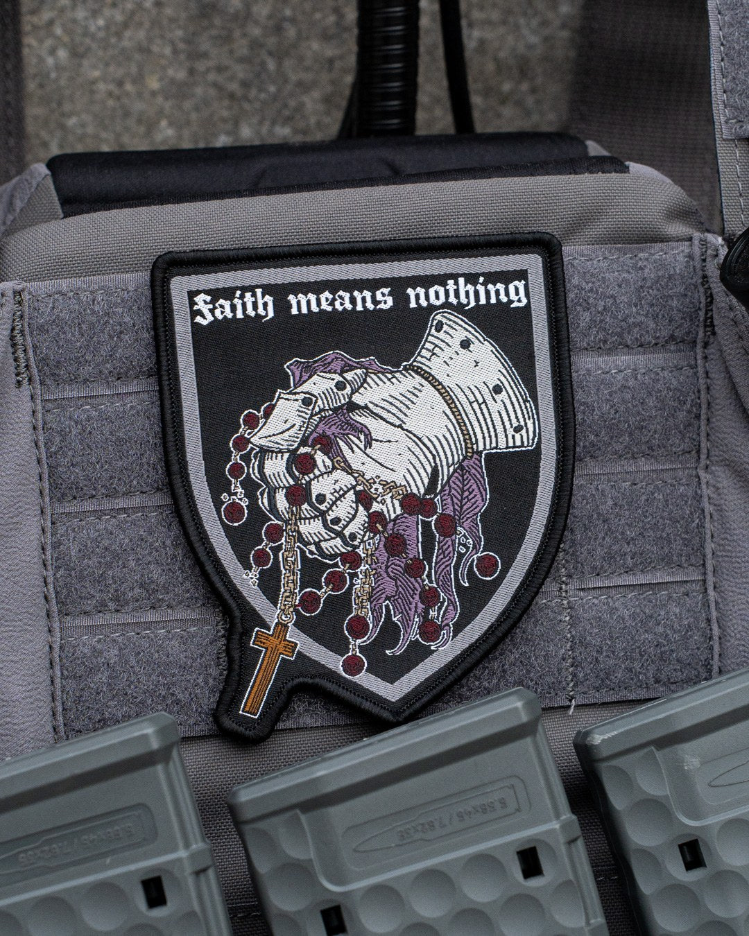 Beuterecht Lederedition Patch Set, Faith means nothing Schild mit Rosenkranz