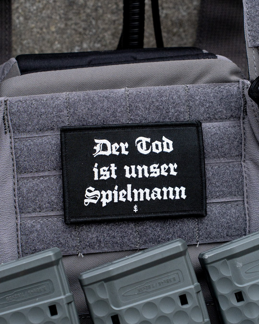 Der Tod ist unser Spielmann Patch auf Klettfläche
