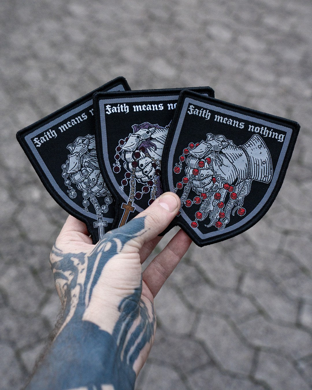 Faith means nothing Patch Set, beide Editionen