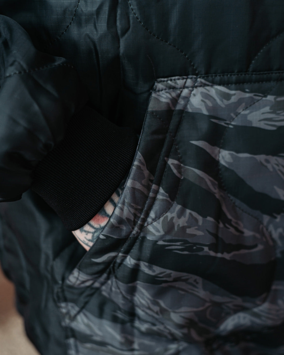 Woobie Hoodie V2.0 - Tigerstripe black / Aeon