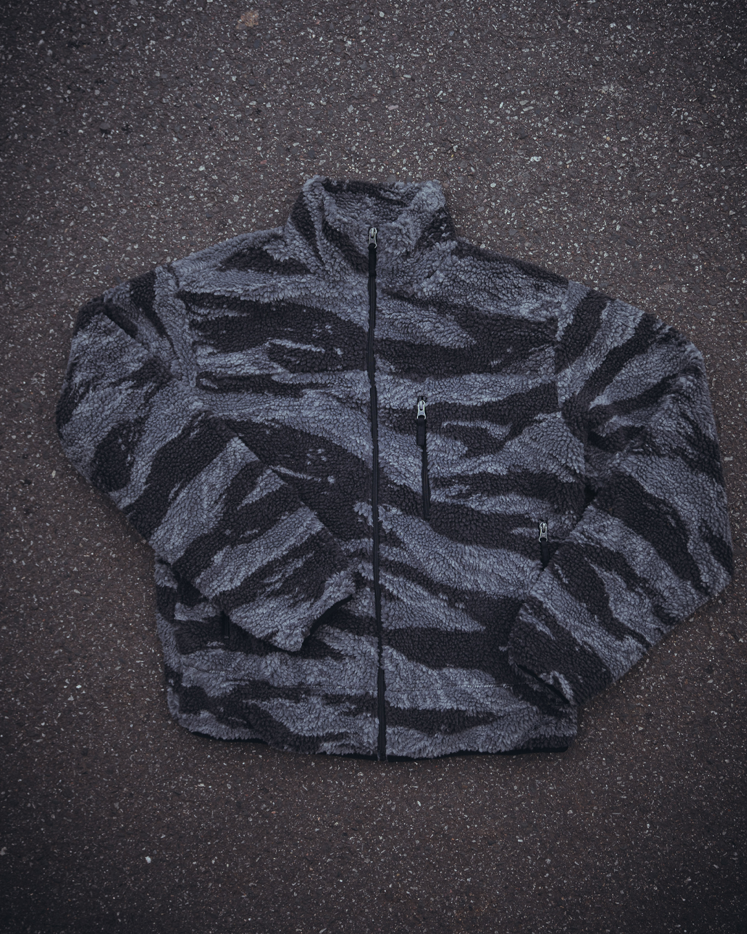 The Snugg - Sherpa Jacket - tigerstripe black