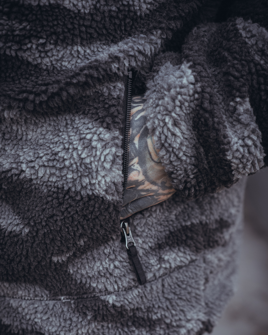 The Snugg - Sherpa Jacket - tigerstripe black