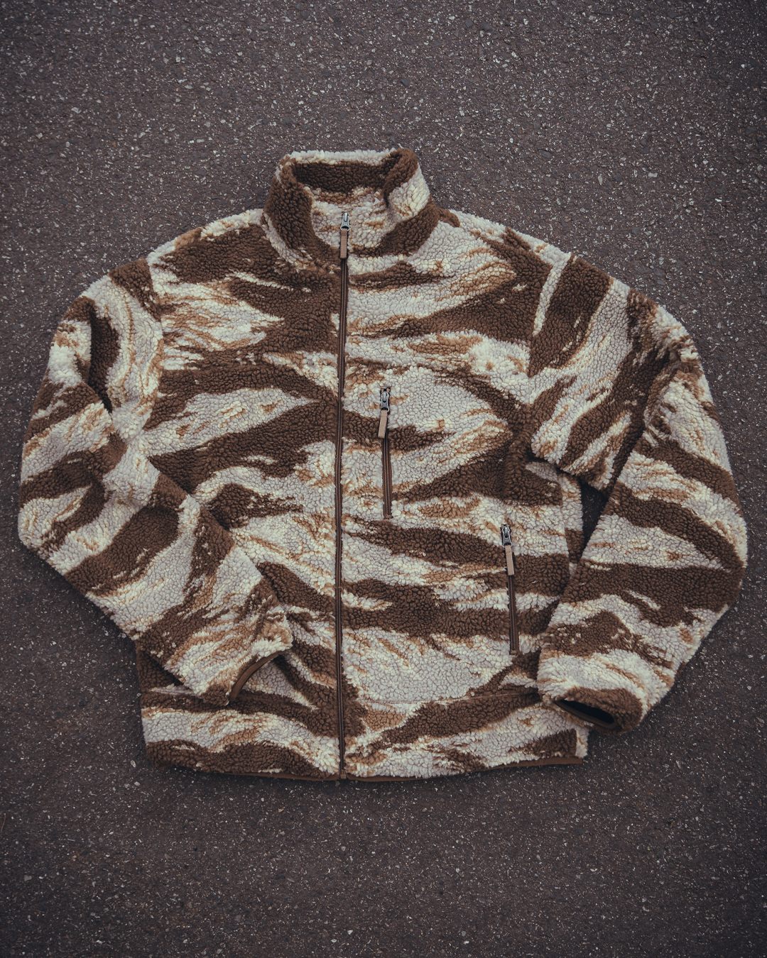 The Snugg - Sherpa Jacket - Tigerstripe desert