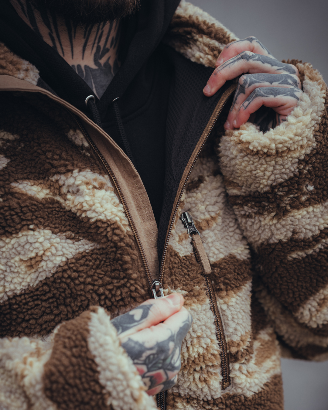 The Snugg - Sherpa Jacket - Tigerstripe desert