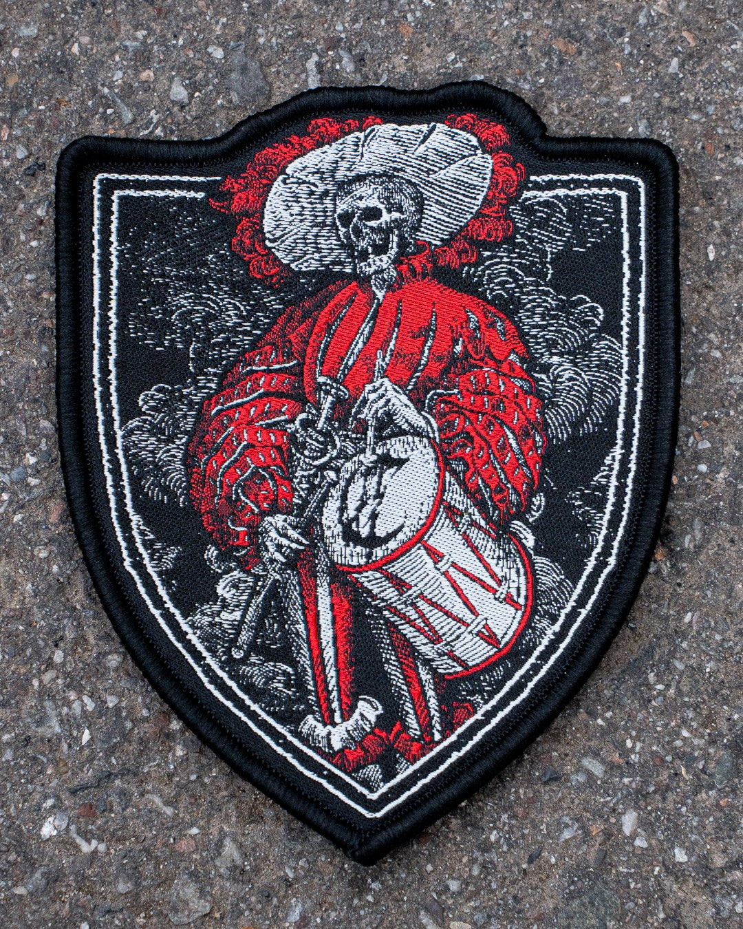Bis die Trommel schweigt Patch in der Blutmond Edition, Wappenschild mit rotem Trommler