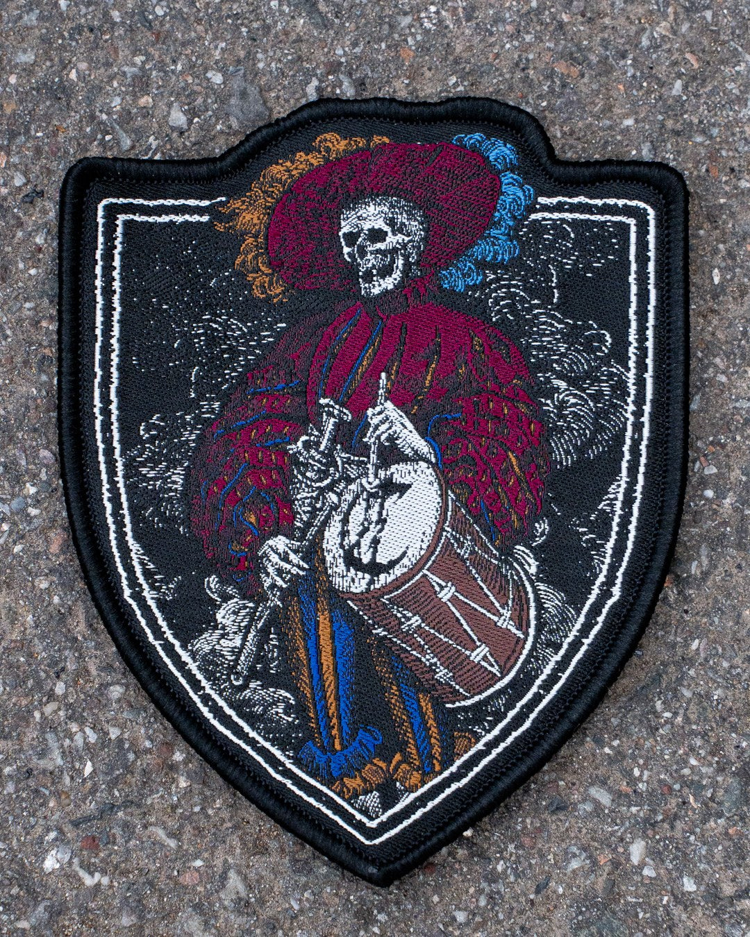 Bis die Trommel schweigt Patch in der Fähnleinstaub Edition, mehrfarbiger Trommler auf Wappenschild