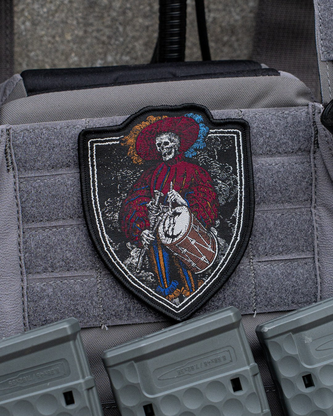 Bis die Trommel schweigt Patch in der Fähnleinstaub Edition auf Klettfläche