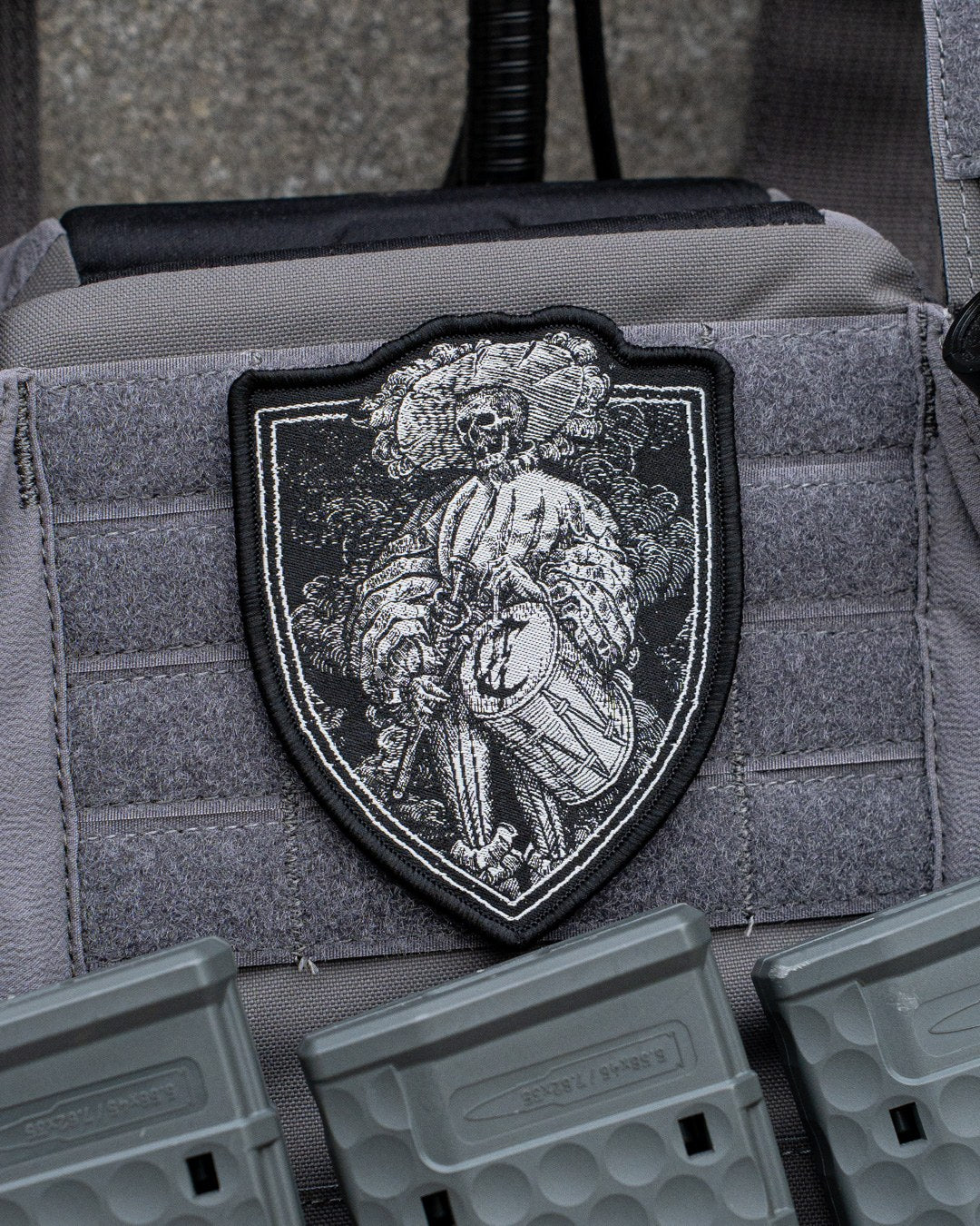 Bis die Trommel schweigt Patch auf Klettfläche