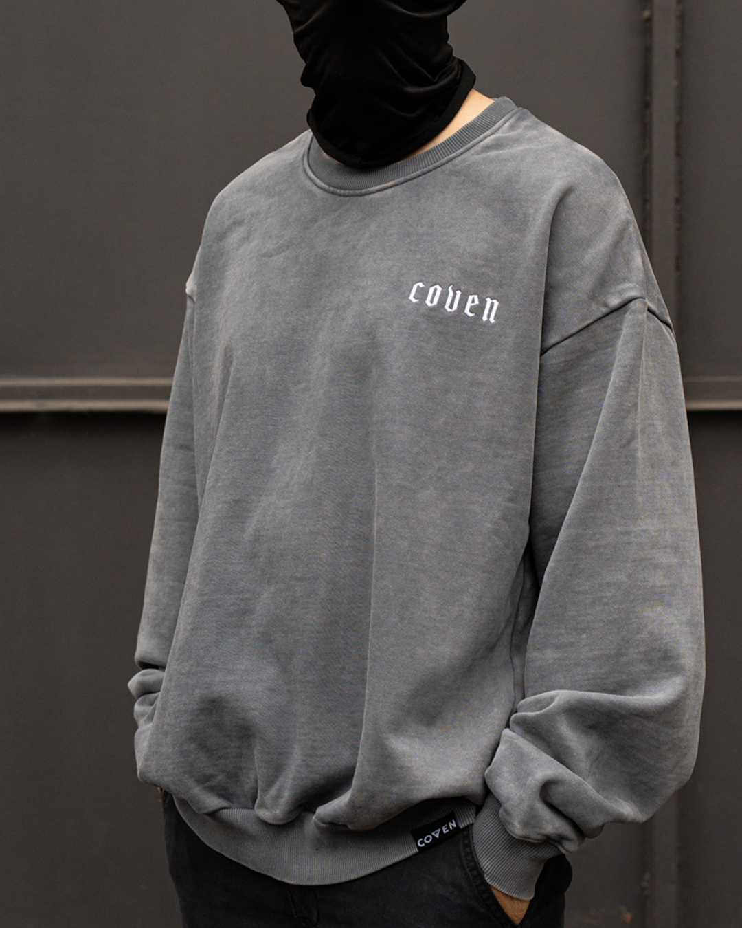 Santa Muerte Heavy Oversize Sweatshirt von COVEN, Vorderansicht mit COVEN Schriftzug auf der Brust