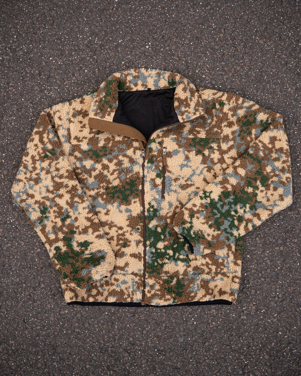 The Snugg Sherpa Jacket Coven Camo – Ansicht 1